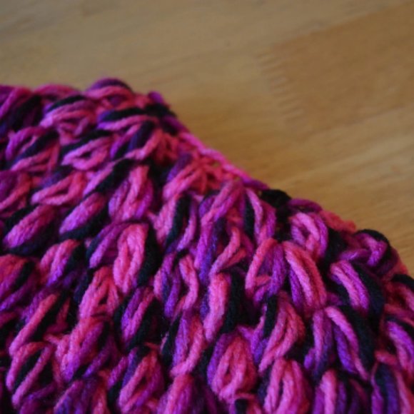 Crochet Pink Messy Bun Hat/New - Picture 3 of 3